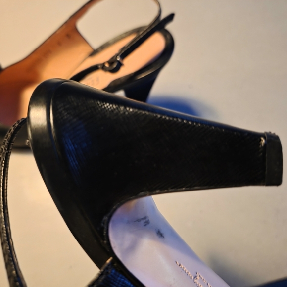 Salvatore Ferragamo Gancini slingback pumps. - Picture 9 of 12